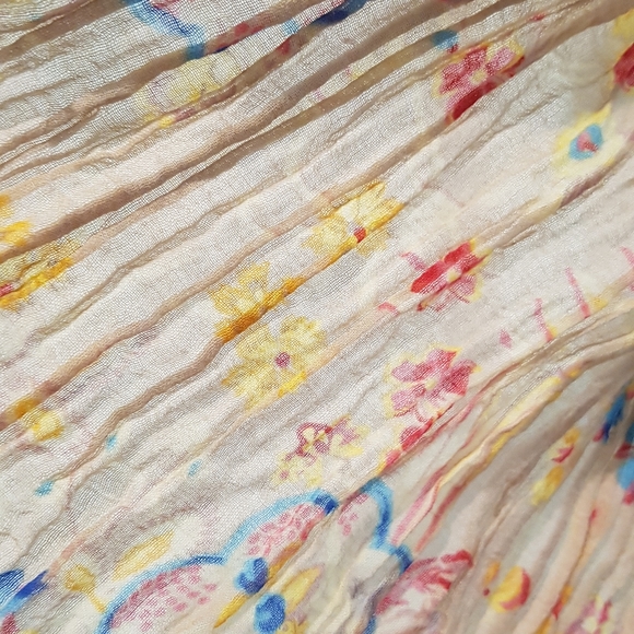 Lightweight floral print crinkle scarf - Picture 2 of 2